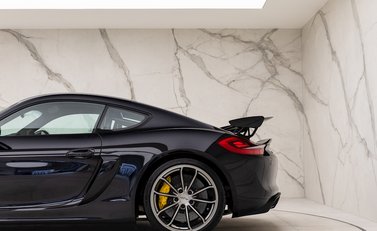 Porsche Cayman GT4 (718) 26