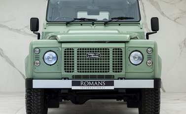 Land Rover Defender 110 Heritage 4
