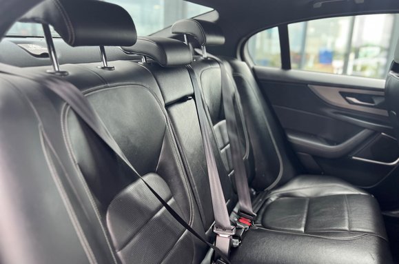 Jaguar XE R-DYNAMIC SE AUTO 23