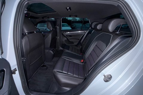 Volkswagen Golf R TSI 4MOTION DSG -LEATHER -CAMERA-PRETORIAS -PAN ROOF -WHITE/SILVER -GHOST 28