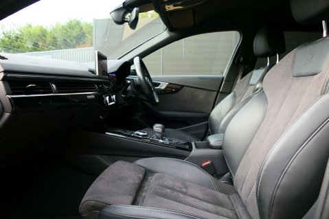 Audi A4 2.0 A4 Black Edition 40 TDI Quattro Semi-Auto 4WD 5dr 42