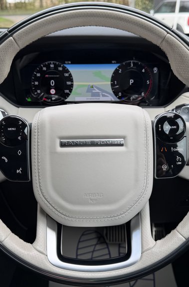 Land Rover Range Rover Velar FIRST EDITION - HUGE SPEC - PAN ROOF -1600W MERIDIAN -AIR SUSPENSION 