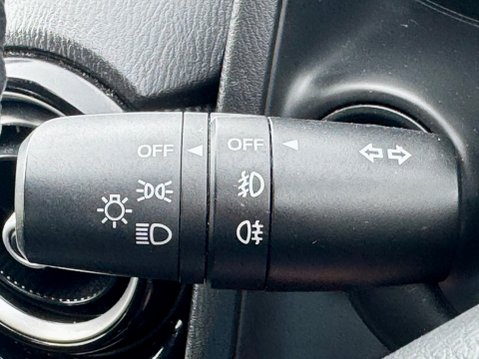 Mazda 2 SE-L NAV 23