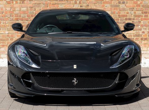 Ferrari 812 Superfast 4