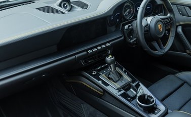 Porsche 911 GT3 TOURING (992) 18