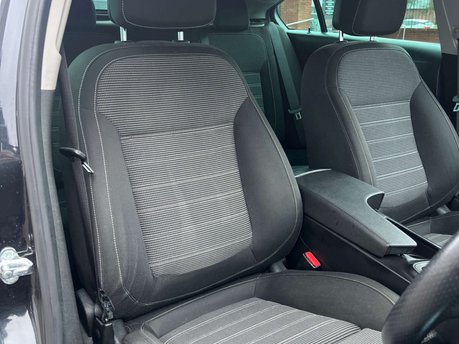 Vauxhall Insignia 1.6 Insignia SRI Nav CDTI Auto 5dr 1