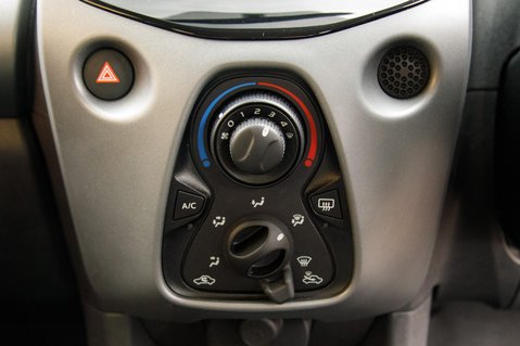 Toyota Aygo VVT-I X-PLAY X-SHIFT 33