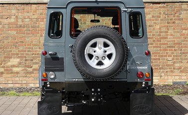 Land Rover 90 County 10