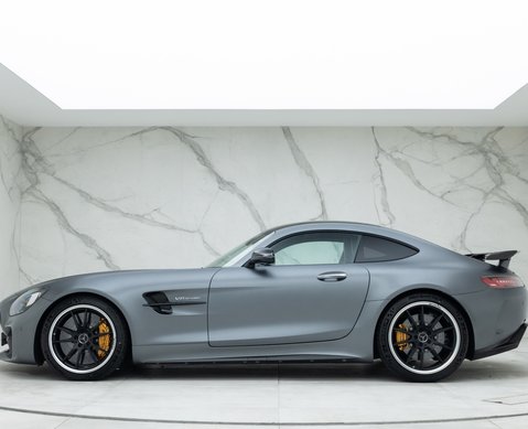 Mercedes-Benz AMG GT R PREMIUM 