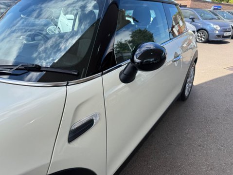 Mini Hatch 1.5 Cooper Euro 6 (s/s) 3dr 29