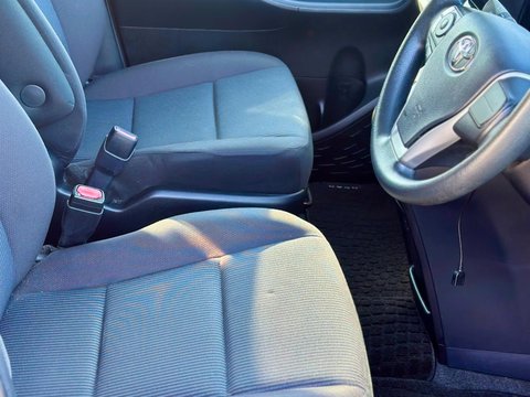 Toyota Noah Hybird 7 Seaters 13