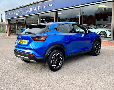 Nissan Juke 1.0 Juke N-Connecta DiG-T Semi-Auto 5dr 8