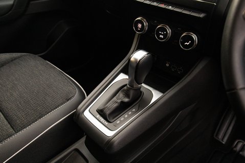 Renault Captur TECHNO E-TECH 34