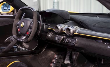 Ferrari LaFerrari Aperta 18