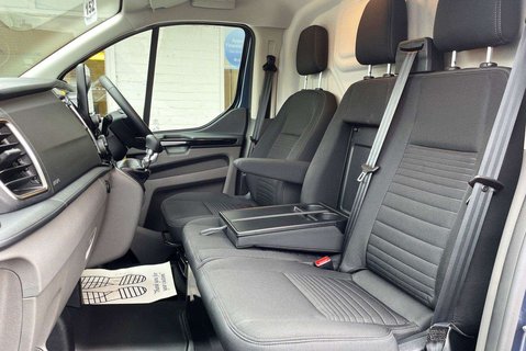 Ford Transit Custom 300 L2 170 ps Limited Panel Van - Power Invertor 3