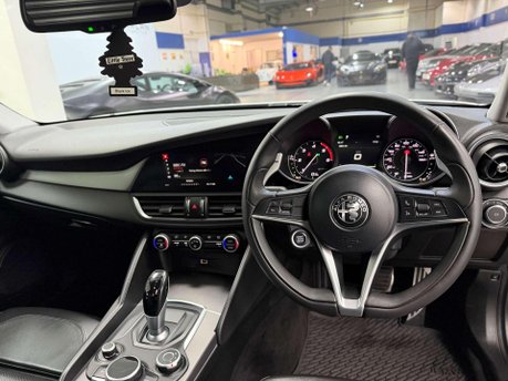 Alfa Romeo Giulia 2.2 TD Speciale Saloon 4dr Diesel Auto Euro 6 (s/s) (180 ps) 