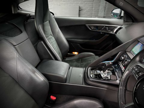 Jaguar F-Type 2.0 F-Type I4 R-Dynamic Auto 3dr 40