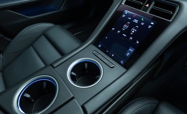 Porsche Taycan Turbo S Sport Turismo 25