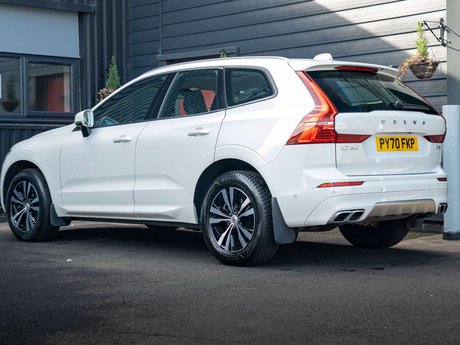 Volvo XC60 2.0 XC60 Momentum B4 MHEV AWD Auto 4WD 5dr 3