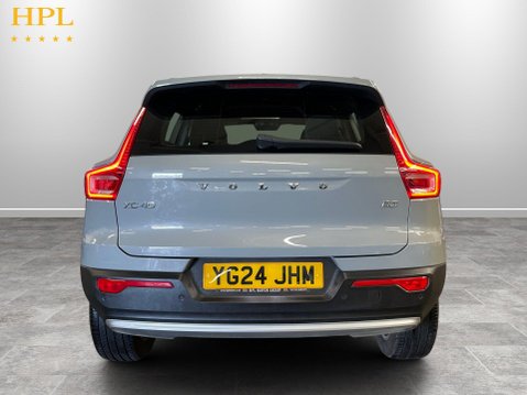 Volvo XC40 2.0 B3 MHEV Core SUV 5dr Petrol Hybrid DCT Auto Euro 6 (s/s) (163 ps) 6