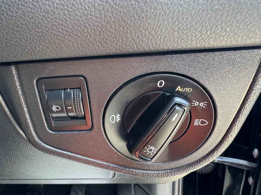 2019 Volkswagen Polo — image 25