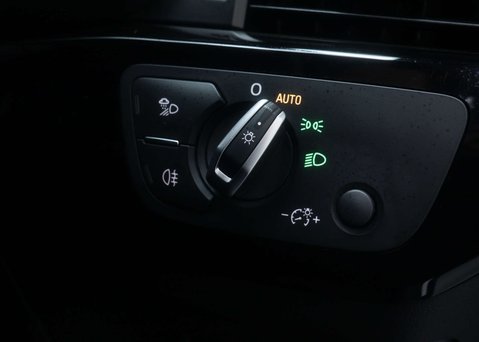 Audi A4 2.0 A4 Black Edition 35 TFSI Semi-Auto 4dr 43