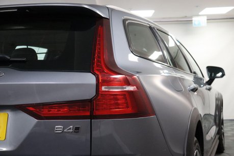 Volvo V60 B4 CROSS COUNTRY AWD MHEV 22