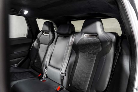Land Rover Range Rover Sport SVR CARBON EDITION. DEPLOYABLE SIDE STEPS. MATRIX LEDs. CARBON FIBRE ENGINE BAY 25