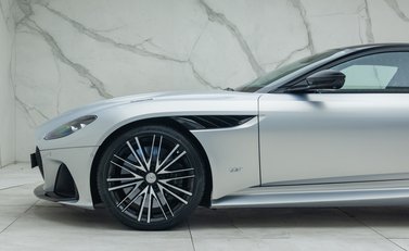 Aston Martin DBS Superleggera 37