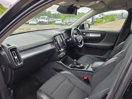 Volvo XC40 2.0 T4 Momentum SUV 5dr Petrol Auto AWD Euro 6 (s/s) (190 ps) 38