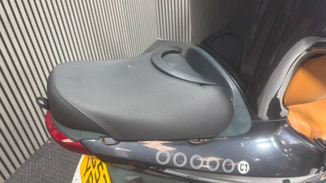 BMW C1 2002 ONLY 8K 1 OWNER GREAT LOOKING SCOOTER 125CC WITH A ROOF!! 26
