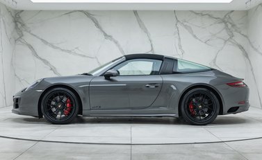 Porsche 911 Targa 4 GTS (991.2) 13