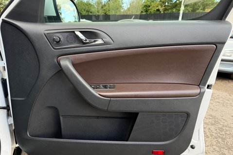 Skoda Yeti Outdoor LAURIN AND KLEMENT TDI DSG - RARE CAR - PAN ROOF -APPLE CARPLAY -8 SERVICES 36