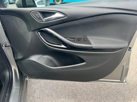 Vauxhall Astra 1.4i Turbo SRi Nav Auto Euro 6 (s/s) 5dr 31