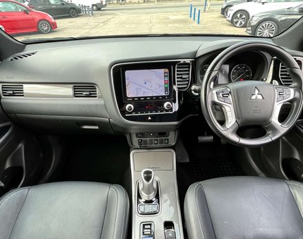 Mitsubishi Outlander 2.4 Outlander Dynamic PHEV CVT 4WD 5dr 2