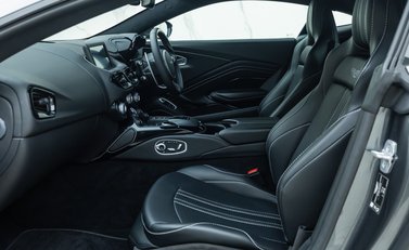 Aston Martin V8 Vantage 16