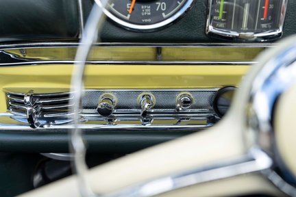 Mercedes-Benz SL Series 300SL Roadster 29