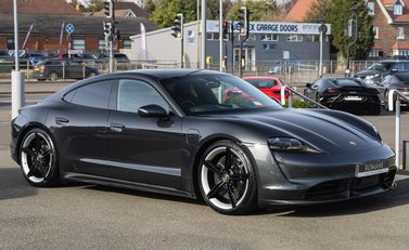 Porsche Taycan TURBO S 2