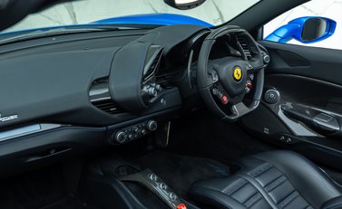 Ferrari 488 SPIDER 21