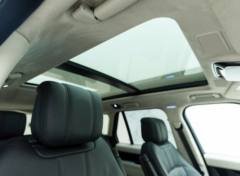 Land Rover Range Rover D300 Westminster Black Edition 11