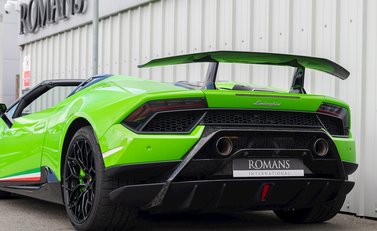 Lamborghini Huracan Spyder LP640-4 Performante 24
