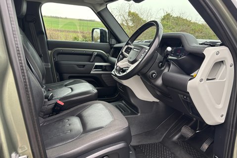 Land Rover Defender 110 D250 Hard Top SE MHEV - Deployable Towbar 16