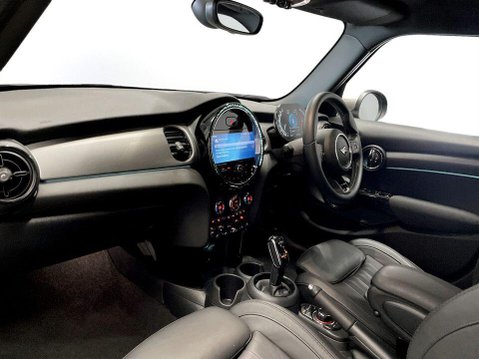 Mini Hatch 1.5 Cooper Exclusive Hatchback 5dr Petrol Steptronic Euro 6 (s/s) (136 ps) 15