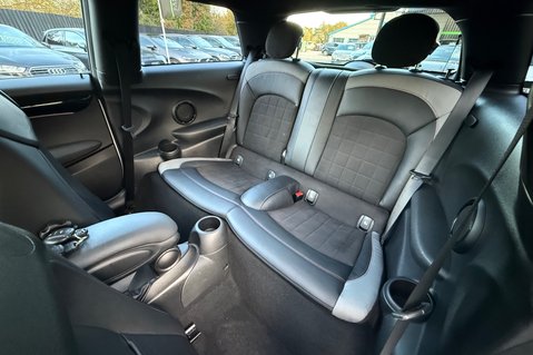 Mini Hatch JOHN COOPER WORKS - NANUQ WHITE - MINI SERVICE HISTORY 27