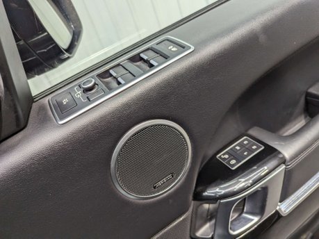 Land Rover Range Rover 3.0 Range Rover Vogue TDV6 Auto 4WD 5dr 79