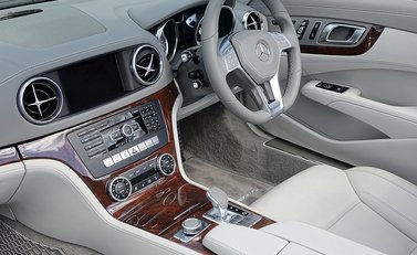 Mercedes-Benz SL Class SL500 AMG Sport 17