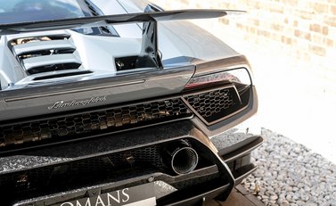 Lamborghini Huracan LP640-4 Performante 21