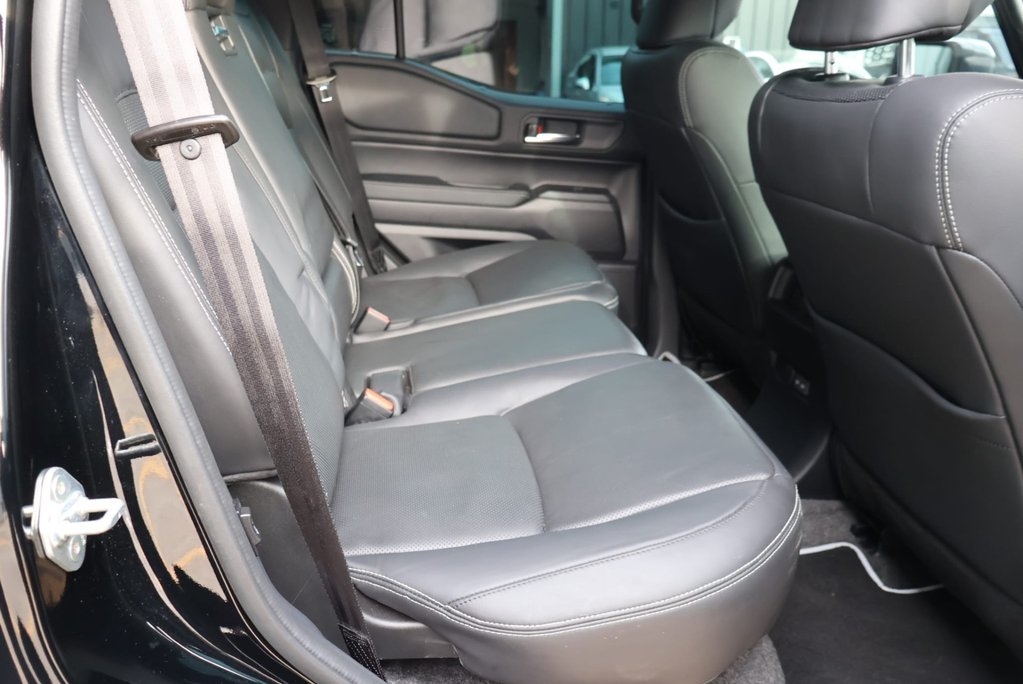 Toyota Land Cruiser 2026 COMMERCIAL 2 inch  lift 22  wheels roof light Seeker styled Rear seats 18