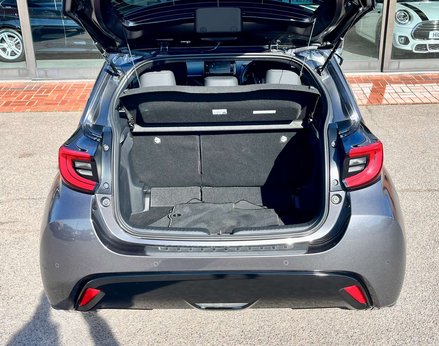 Toyota Yaris 1.5 Yaris Dynamic HEV CVT 5dr 65