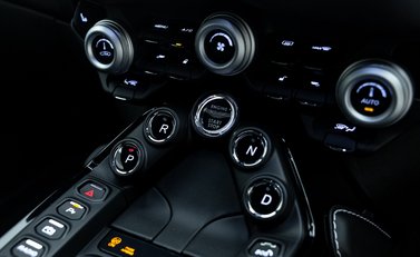 Aston Martin Vantage V8 25